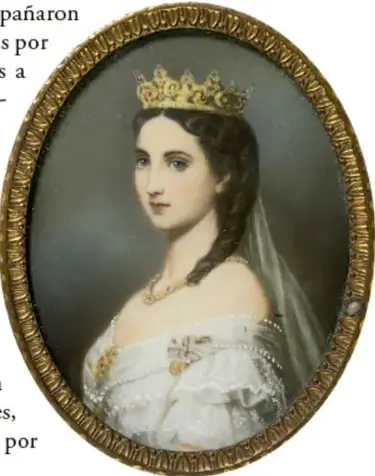 Retrato ovalado de la emperatriz Carlota con corona y vestido de gala.