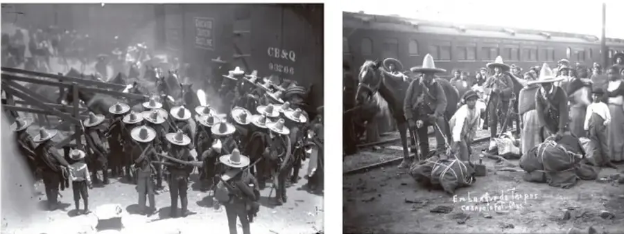 Fotografía histórica en blanco y negro de revolucionarios mexicanos con sombreros y armas junto a un vagón de tren (empresa C.B.&Q.).