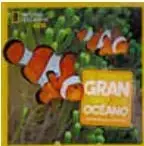 Portada del libro "Mi primer gran libro del océano" con la imagen de un pez payaso naranjo y blanco sobre un fondo marino.