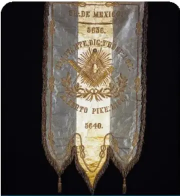 Logotipo de la logia masónica "Rito Nacional Mexicano" con un águila y las fechas marzo 26 de 1826.