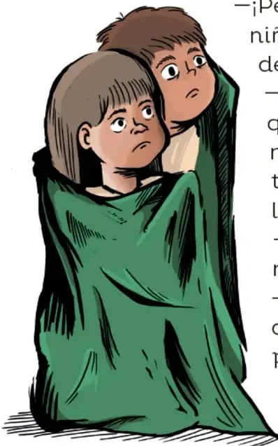 Dos niños envueltos en un rebozo verde con dibujos dorados; asoman sus rostros con expresión de sorpresa.
