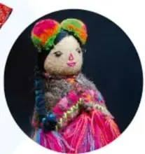 Cinta decorativa vertical con pequeños íconos de artesanías y motivos culturales.