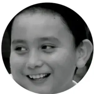 Fotografía de una niña sonriente, ilustrativa de la participación estudiantil.