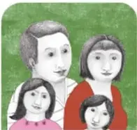 Papá, mamá y una niña pequeña al centro, sobre fondo naranja.