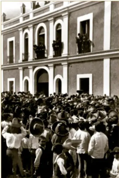 Título de la sección: CAUSAS DE LA REVOLUCIÓN, en letras grandes rojas dispuestas verticalmente.