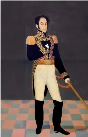 Retrato de pie de un prócer de la independencia con uniforme militar oscuro, charreteras doradas, pantalón blanco, botas negras y espada, sobre piso de damero rojo y verde.