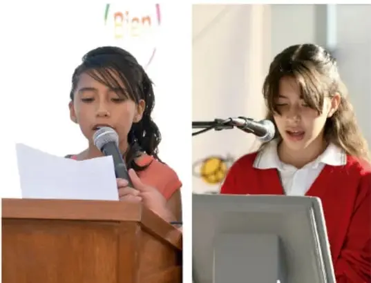 Dos fotografías de niñas hablando en público: una detrás de un atril con micrófono y papel, y otra frente a un micrófono con computadora, representando la exposición oral con seguridad.