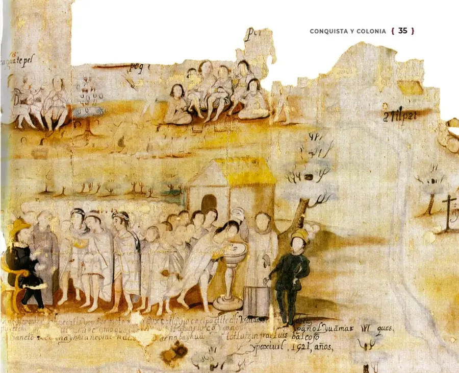 Reproducción del Lienzo de San Pedro Ixcatlán (ca. siglo XVII): escena de evangelización con frailes, indígenas reunidos, un bautismo en pila, un sacristán con campana, textos en náhuatl sobre el lienzo y figuras arriba que representan la vida comunitaria prehispánica.