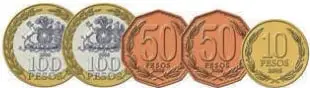 Primer grupo: dos monedas de 100 y una de 10. Segundo grupo: dos monedas de 100, dos de 50 y una de 10. Tercer grupo: dos monedas de 100, cuatro de 50 y una de 10.
