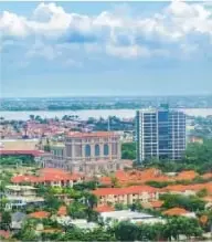 Fotografía panorámica de Guayaquil, presentada como ejemplo de cabecera cantonal.