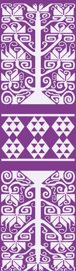Franja vertical morada con patrones geométricos prehispánicos en blanco: grecas escalonadas, rombos con triángulos y figuras simétricas tipo cruz.