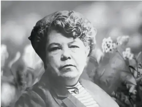 Retrato fotográfico en blanco y negro de Matilde Montoya Lafragua, mujer de edad madura con cabello corto ondulado.