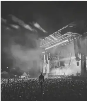 Fotografía en blanco y negro de la Orquesta de Curanilahue con el título sobreimpreso.