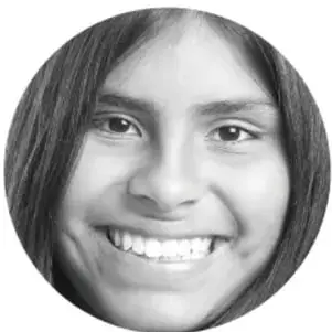 Fotografía circular del rostro sonriente de una estudiante, que acompaña la pregunta de reflexión.