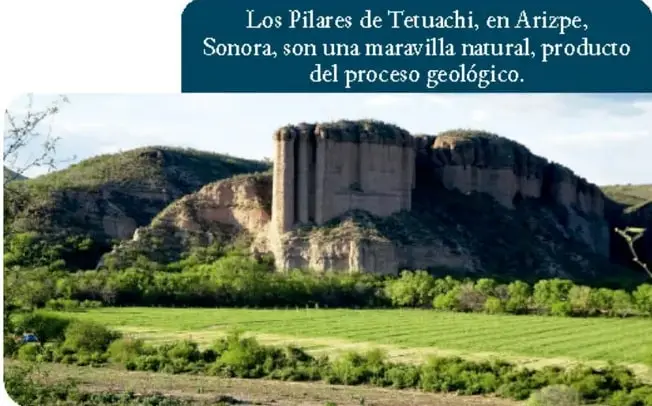Fotografía de Los Pilares de Tetuachi, formación rocosa en Arizpe, Sonora, con vegetación alrededor.