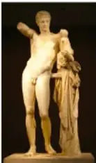 Fotografía de la escultura Hermes con Dioniso niño de Praxíteles, Museo Arqueológico de la Antigua Olimpia.