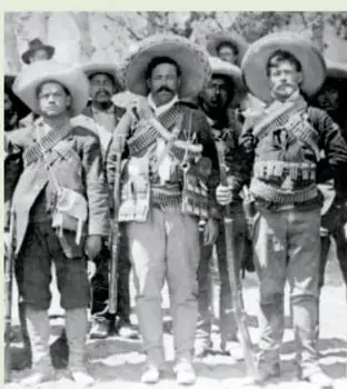 Fotografía antigua en blanco y negro de un grupo de hombres con sombrero, identificados como zapatistas.