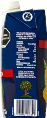 Envase de jugo vacío de color azul con etiqueta nutrimental visible y código de barras.