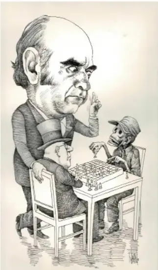 Caricatura a lápiz de un hombre de cabeza grande con expresión pensativa observando a dos personajes (uno con sombrero de copa) que juegan damas o un juego de mesa sentados a una mesa, alusión a la reflexión estratégica durante el proyecto.