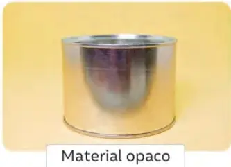 Fotografía de una lata de metal con la etiqueta 'Material opaco'.