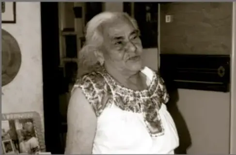 Retrato en sepia de 1994 de Benita Galeana, mujer anciana de cabello blanco. Crédito: Secretaría de Cultura, INAH-SINAFO, No. 839477.