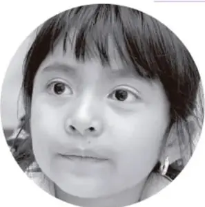 Fotografía en círculo de una niña de primaria que mira hacia arriba, ilustrando la reflexión de la actividad.
