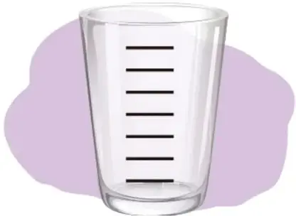 Ilustración de un vaso de vidrio transparente con líneas horizontales que representan niveles de agua, sobre una mancha lila.