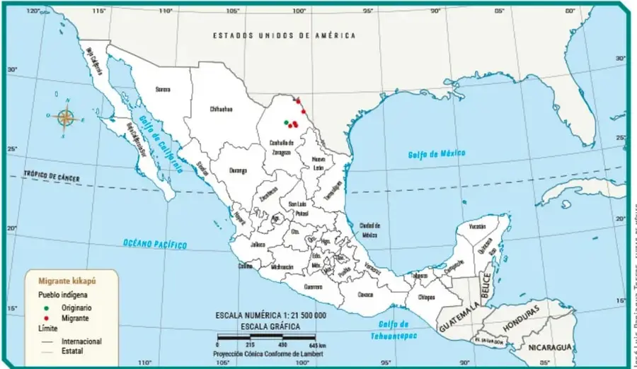 Mapa titulado "Ubicación originaria de los kikapú y lugares de migración": muestra México y el sur de Estados Unidos; un punto verde indica el pueblo indígena originario en Coahuila y puntos rojos la ruta migrante kikapú; incluye leyenda, escala numérica 1:21 500 000, escala gráfica y proyección cónica conforme de Lambert. Fuente: José Luis Palafox, Tlamatini, México.