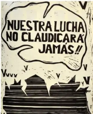 Cartel con la frase 'NUESTRA LUCHA NO CLAUDICARÁ JAMÁS!!' sobre un fondo con siluetas de bayonetas.