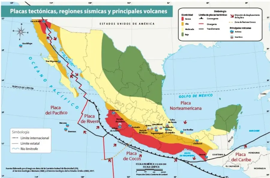 Mapa 'Placas tectónicas, regiones sísmicas y principales volcanes' de México, con leyenda de sismicidad (severa, alta, moderada, baja), límites de placas (convergente, divergente, transcurrente), zona de fractura del Océano Pacífico, dirección de desplazamiento de placas, principales volcanes activos y extintos, simbología cartográfica y escala numérica 1:12 000 000.