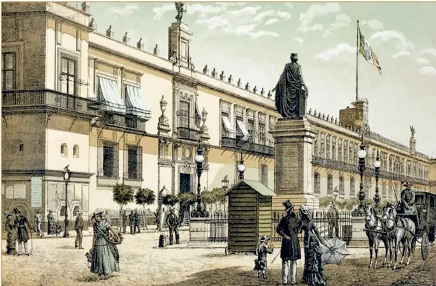 Litografía coloreada del centro de la Ciudad de México a finales del siglo XIX: el Palacio Nacional con su fachada, estatua ecuestre/plumosa en la plaza, faroles, un kiosco, carruajes tirados por caballos y peatones con vestimenta de la época.