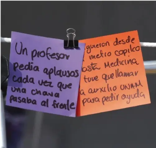 Fotografía de dos manos entrelazadas en señal de apoyo y contención.