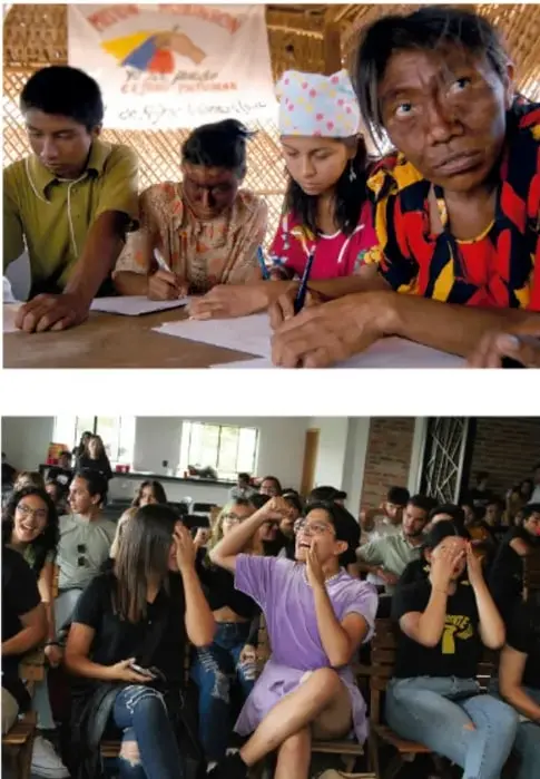 Grupo de jóvenes con playeras de colores sostienen un cartel que dice 'Mi escuela es inclusiva'.