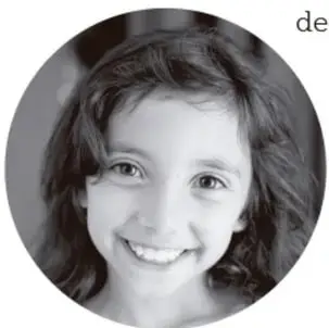 Fotografía de una niña sonriendo.