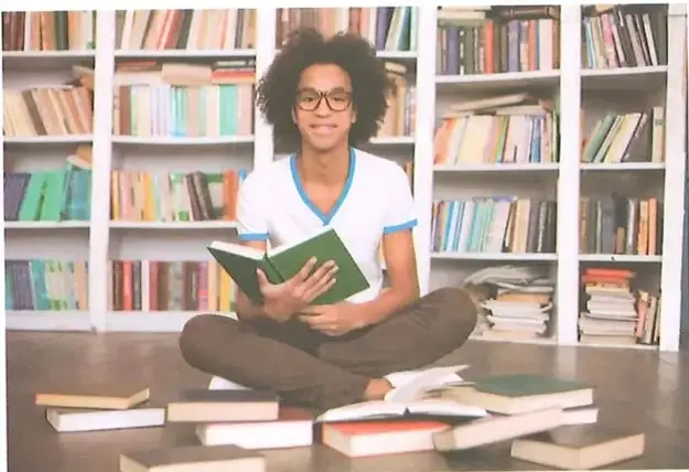 Figura 2 de Lengua Y Literatura 10° · Egb 10 Lengua Y Literatura 2025 · 2025