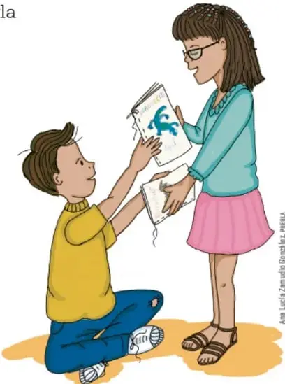 Niña de pie con lentes entrega una revista a un niño arrodillado; ambos sonríen.