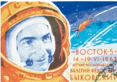 Cartel soviético que muestra a Yuri Gagarin con casco espacial y la inscripción 'VOSTOK-5' y fechas 14-19 VI-1963.