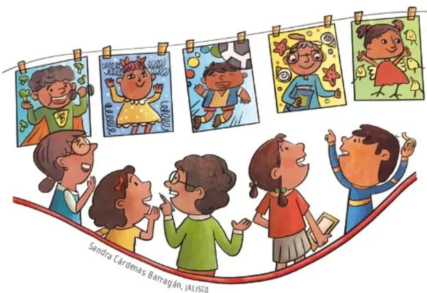 Niñas y niños en una sala observando dibujos y collages infantiles colgados de un cordel con pinzas de madera; firma de la ilustradora Sandra Cárdenas Baragán, IAISID.
