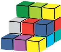 Figura rotulada 'Escalinata': escalera de cubos de colores con tres escalones y columnas de distinta altura.
