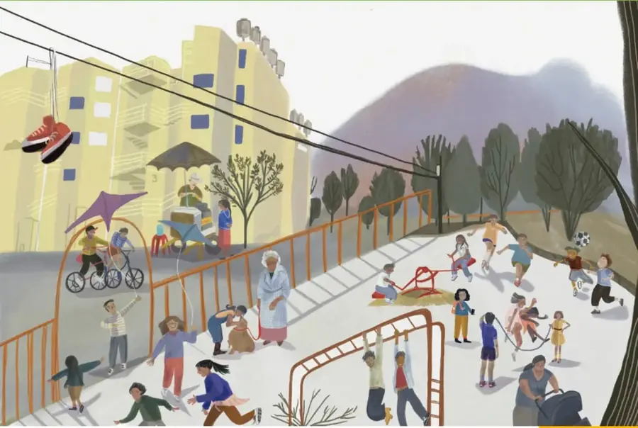 Ilustración de un parque urbano con niños y niñas jugando: columpios, resbaladilla, sube y baja, bicicletas, papalote, una señora mayor y un puesto de dulces; al fondo edificios amarillos y una montaña.