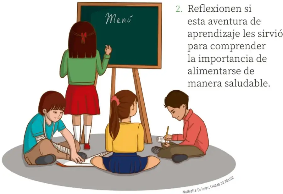 Ilustración de cuatro niños: una niña escribe 'Menú' en un pizarrón mientras otros tres toman notas sentados en el suelo. Crédito: Nathalia Colmar, Ciudad de México.