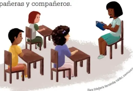 Ilustración de un aula con cuatro estudiantes: tres sentados en sus pupitres escuchando y una compañera de pie leyendo un libro en voz alta frente al grupo.