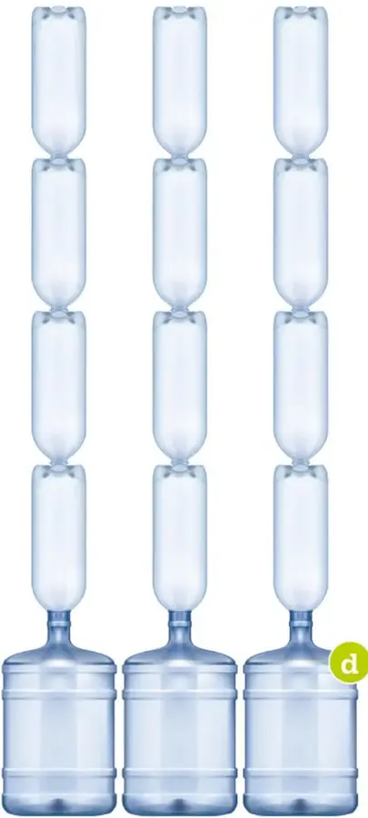 Tres cadenas verticales de cuatro botellas de plástico unidas por las boquillas; la base de cada cadena se introduce en un contenedor o garrafón grande.