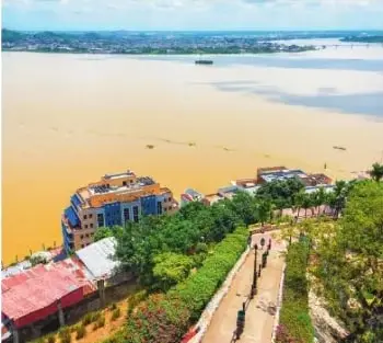 Fotografía de la cuenca del Guayas, formada por una red de ríos utilizados para la navegación.