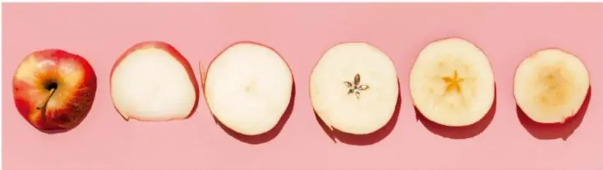 Secuencia de una manzana cortada que se oxida (se torna café) al contacto con el aire.