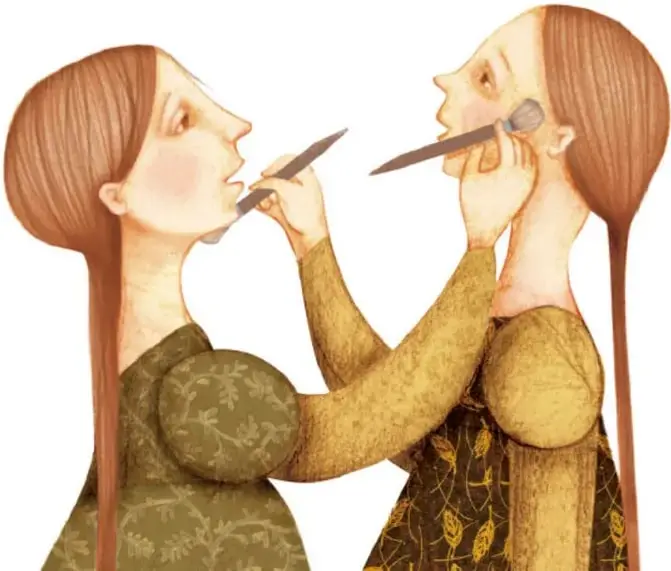 Dos mujeres vestidas con ropa de estilo clásico, con el cabello recogido en largas coletas, se aplican maquillaje mutuamente con pinceles mientras cantan.