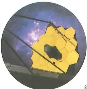 Imagen circular del espejo dorado del telescopio James Webb frente a un fondo espacial.
