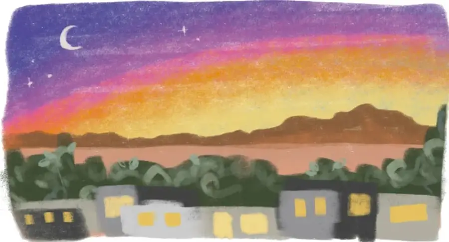 Ilustración de una comunidad al atardecer: cielo morado y naranja con luna y estrellas, montañas, una franja de agua, casas con ventanas iluminadas y árboles. Pie de imagen: Debbie Vleyra Laguna, Baja California.