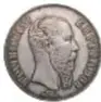Fotografía del anverso de una moneda de Maximiliano, Un Peso, México 1866, de plata, diámetro 38 mm.