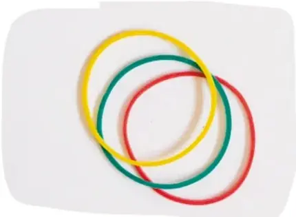 Tres aros de colores (amarillo, verde, rojo) sobre fondo blanco, ilustrando propiedades.